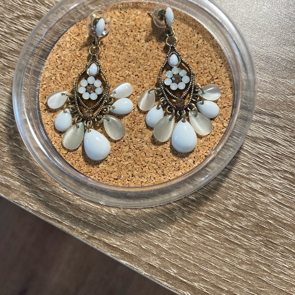 White Fan Earrings with Sparkling Rhinestones - Picture 1 of 3